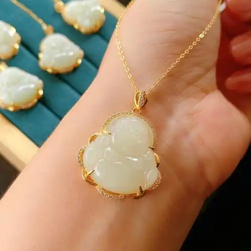 老凤祥款式 天然和田玉古法金弥勒佛公吊坠项链女纯银镶嵌笑佛玉坠送