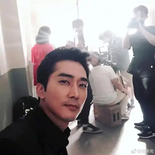 我要被宋承宪的自拍笑死了,太魔性了你们快来品品