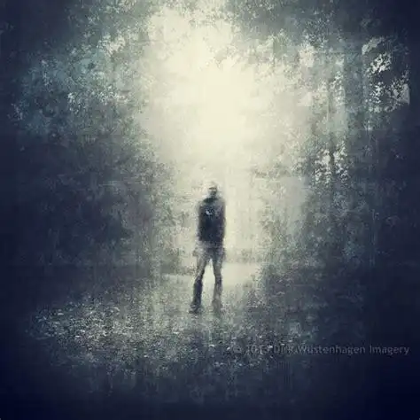 一个人淋雨的伤感图片大雨淋湿的照片2022已更新今日推荐