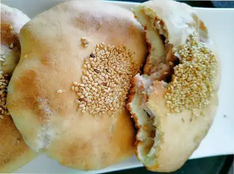 远近闻名的博山肉烧饼,香酥可口,味道超赞,不吃一次就遗憾了