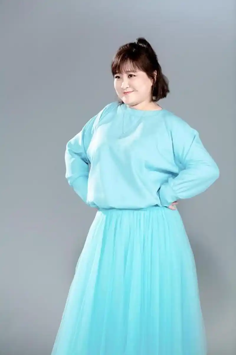 前几天还说什么贾玲生孩子了,你看,人