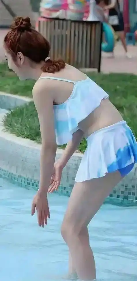 泳装照引热议!王晓晨如何一夜之间颠覆形象,网友直呼"太刺激"