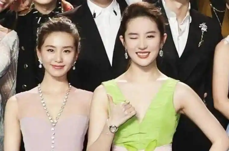 "英年早婚"刘诗诗:曾与明道秘恋,为何却嫁大18岁吴奇隆?