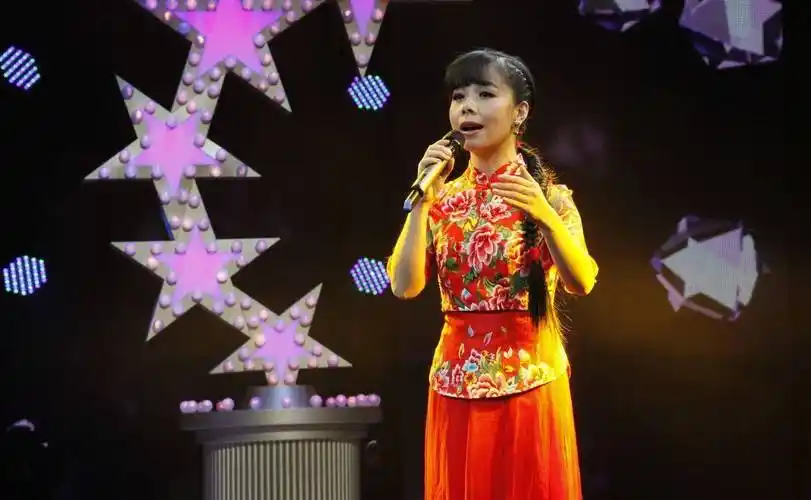 歌手云飞年届四十,但一点都不显老,他和郭津彤的宝宝都4岁了!