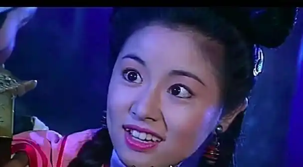 上海探戈》—— 饰演:依风卢这部剧离我们有23年了,这部剧中的林心如