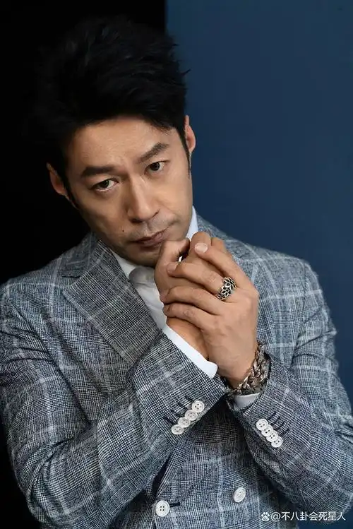 今年50岁的十位男星,樊少皇依旧是壮汉,徐峥越来越胖