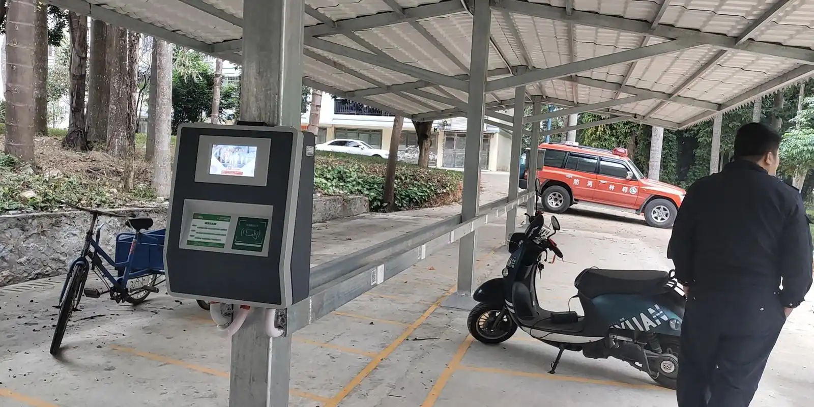 电动车充电桩亮相淮安阳光巴黎小区,扫码即可充电