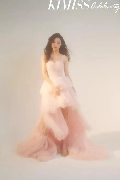 李紫婷来中国竟然不只是为了唱歌?还要砸钱在外卖,网购上?_丝礼服