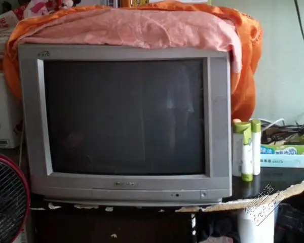 典燃 于 2012-7-17 18:45 编辑  自己家用的21寸长虹金太阳电视机