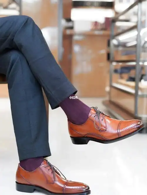 搭配西装的男士皮鞋|鞋子必须好看又好穿_鞋子_皮鞋_男士皮鞋_穿搭