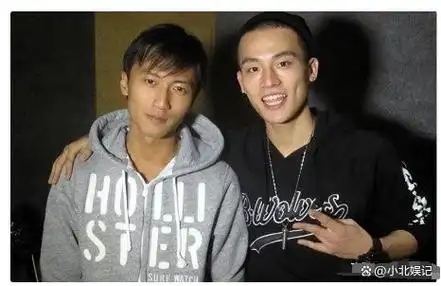 欧豪凭借自身的魅力赢得了众多粉丝的喜爱.