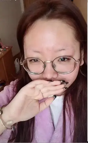 眼镜妹因化妆走红丑女竟逆袭可爱萌妹子网友抖音最强变脸术
