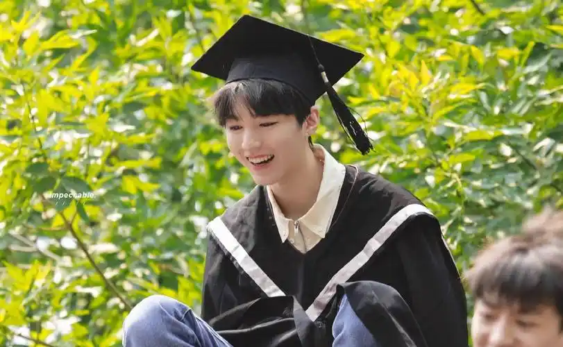 王俊凯在北电毕业册上的签名曝光!