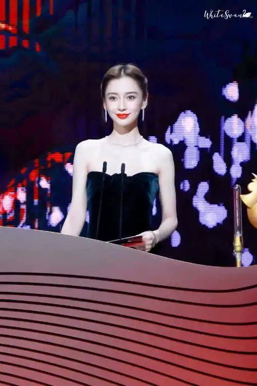 angelababy金鸡红毯3d繁花抹胸裙造型##杨颖金鸡奖造型