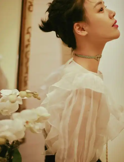 马思纯完美侧颜1600x900分辨率查看