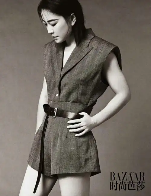 贾玲登上《时尚芭莎》写真来了～～    #贾玲芭莎力量感封面大片