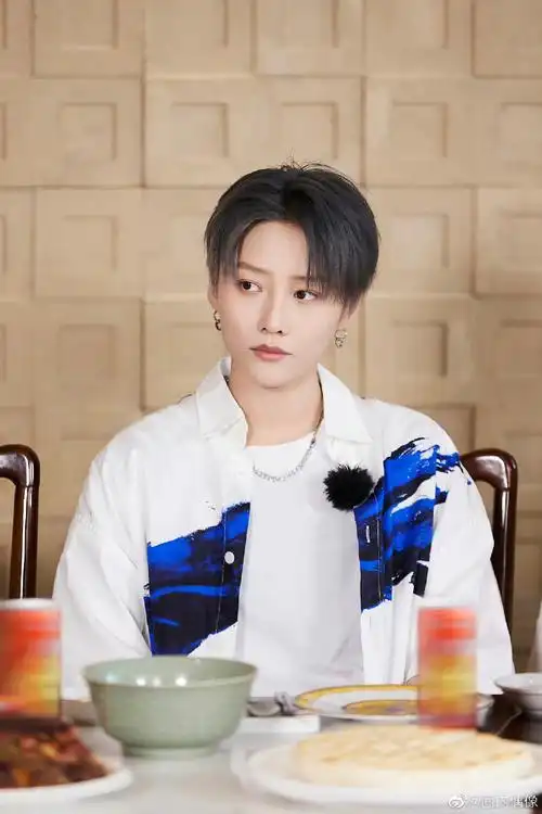 刘雨昕打卡吧吃货团收官剧照