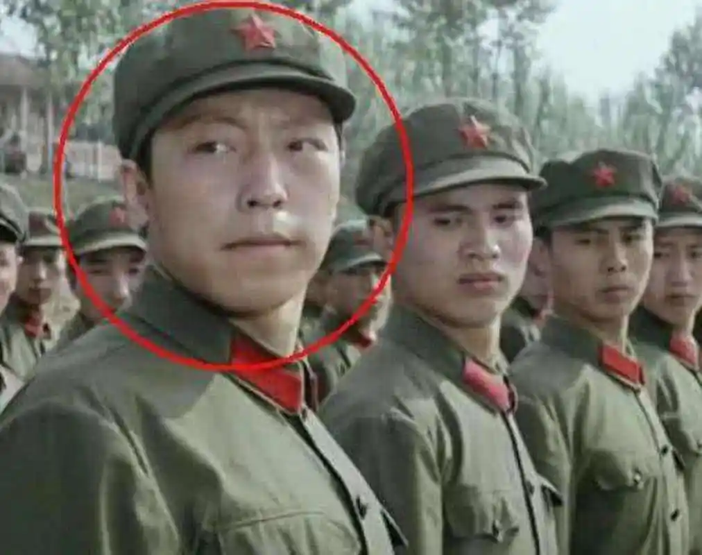 1984年,倪大红年轻时,一张罕见的照片,大家猜猜这张照片,出自于哪个