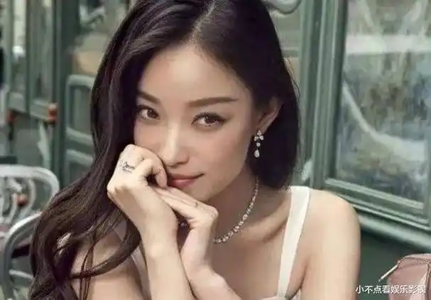 她选择了站在张艺谋这边,但结果呢,张艺谋自身难保,倪妮也陷入了困境.