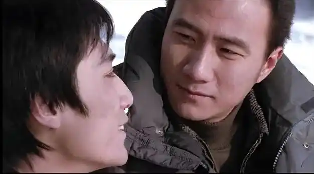 胡军和刘烨拍摄完《蓝宇》,两个人都很难抽离出来,导演关锦鹏严禁他们