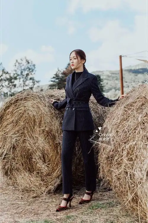 陈乔恩 in ochirly如果你想更与众不同一点,也可以选择带点小心机的