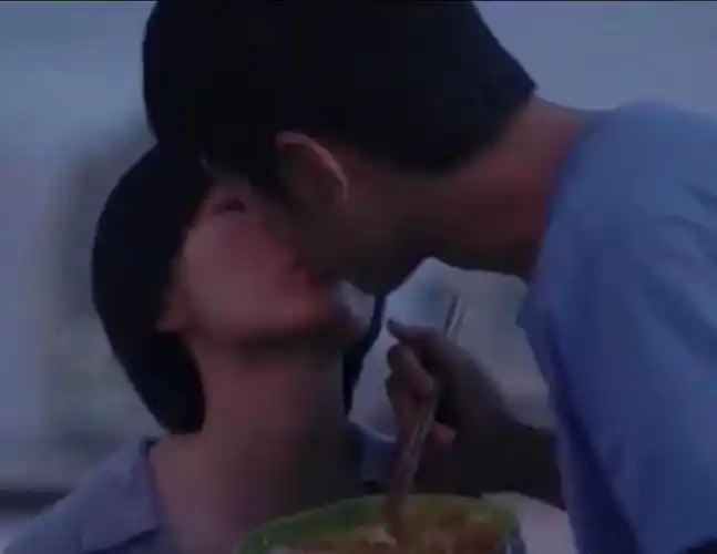 第二次吻戏是与吴磊合作,在电影《盛夏未来》的结尾处,两人有一段吻戏