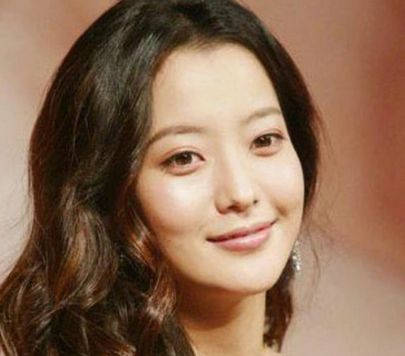 白冰和金喜善长得太像,5张图中只有一张是白冰,你找出来吗