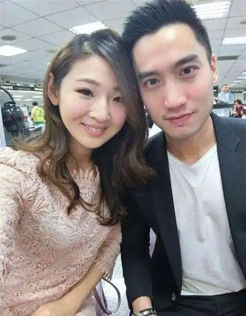 萧亚轩遭阿娇老公摸臀?