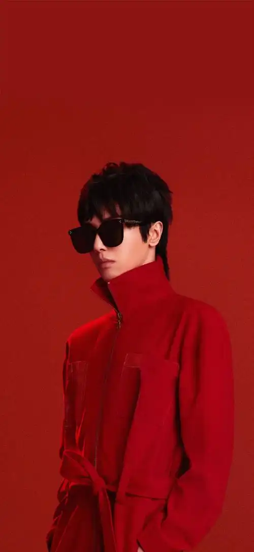 华晨宇品牌高清壁纸 戴眼镜的花花斯文魅力 超帅的!__财经头条