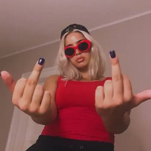 中指姑娘_超拽女生头像图片_扣扣居