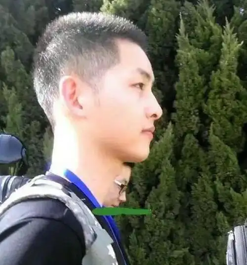 韩星平头造型,宋仲基是青涩小兵,孔刘变沧桑大叔