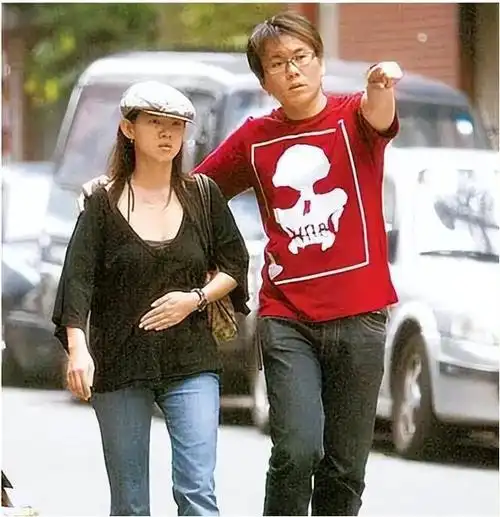 06曾志伟的两个儿子与大儿子截然不同,不仅性格迥异,而且行事作风也像