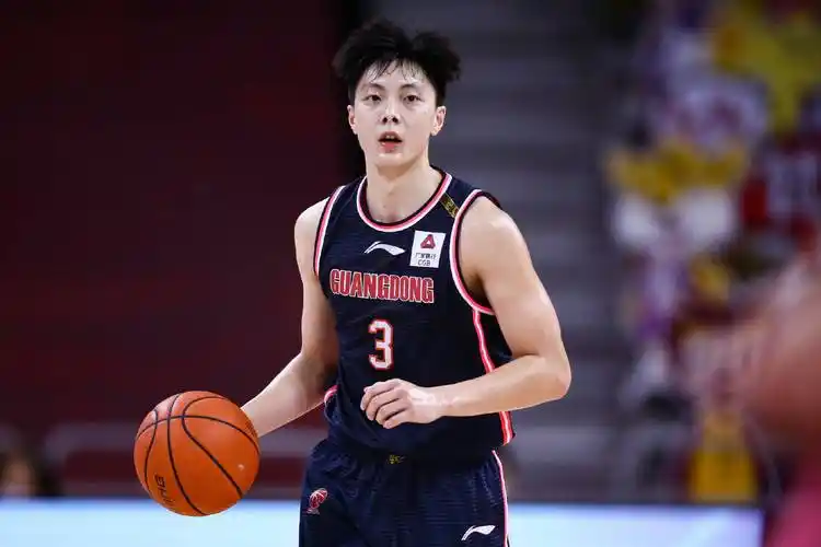 中国男篮一样赢,周琦,胡明轩才是王者)