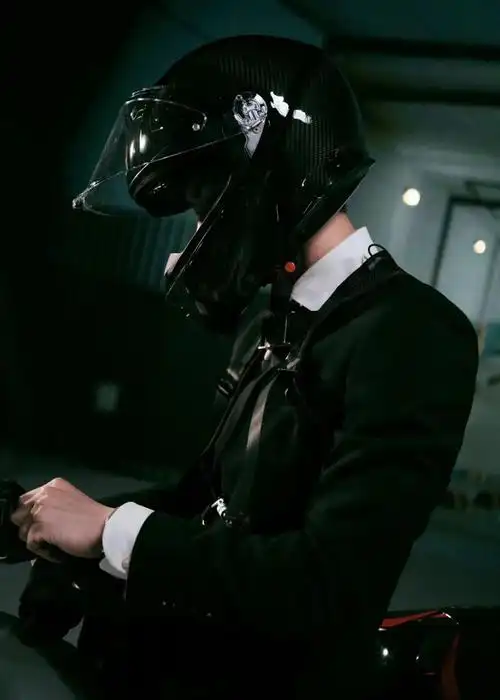 西装暴徒来到你是鼓掌还是尖叫