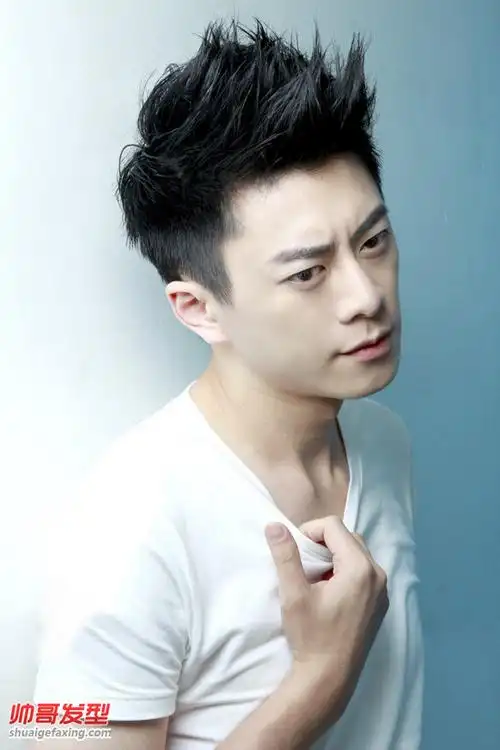 男人黑色飞机头发型设计 男士飞机头发型图片-飞机头发型-帅哥发型网