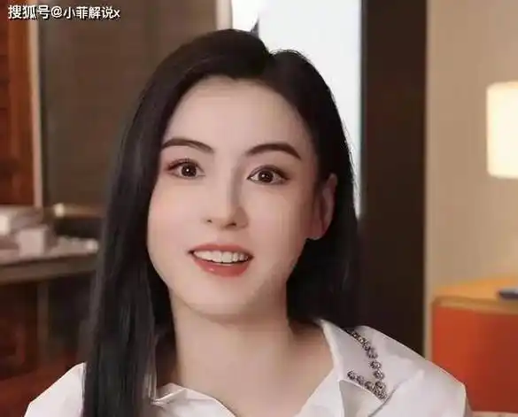 原创43岁张柏芝独自带三娃出行神情憔悴疲态尽显小儿子越来越像她