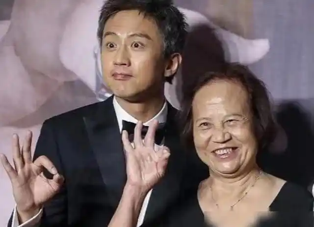 邓超首次解释名字由来主持人听完一脸无奈粉丝们哭笑不得