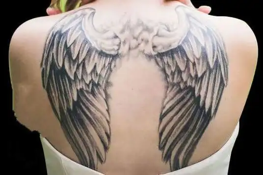 后背翅膀纹身图案推荐2