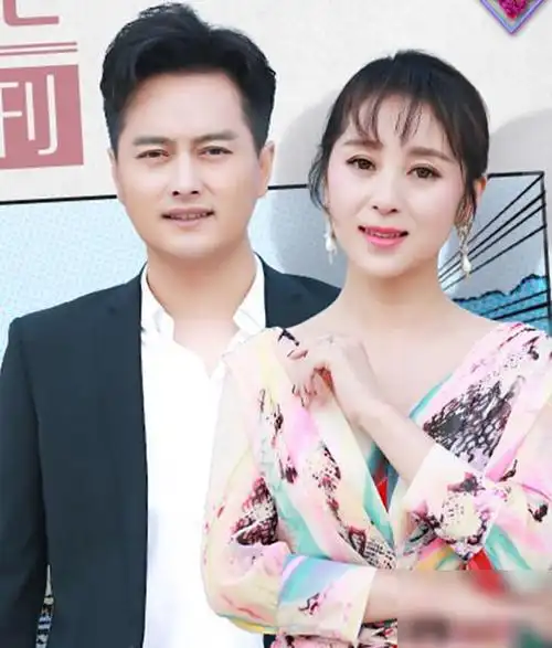 郭津彤近照她与老公云飞两个人也有了女儿女儿长得非常可爱