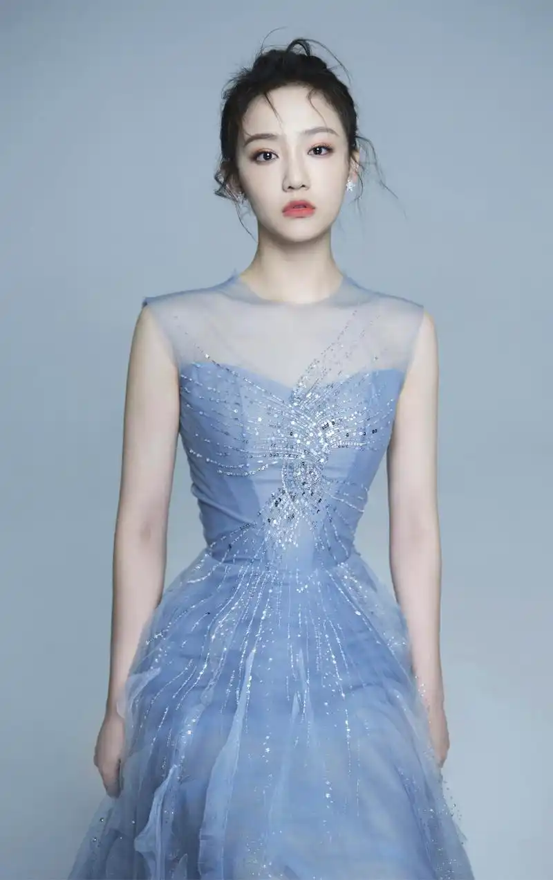 吴佳怡写真美图:如花似玉,秀色可餐