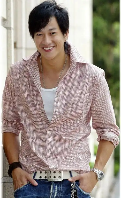 谁给几张何润东最帅的图片?要清晰的噢