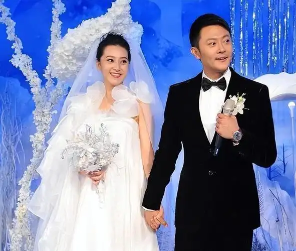 这个男演员一生事业毁在两个女人手里妻子只有脸是真的