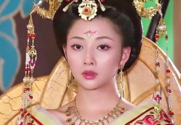 宋佳的细纹,刘亦菲的牙,殷桃的痣,打了多少"滤镜"女星的脸