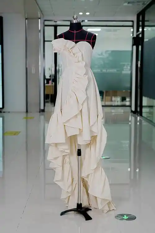 匠心工艺造就高级服装造型视觉盛宴_裁剪_进行_创意