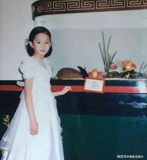 明星罕见童年照曝光,杨洋陈晓软萌可爱,王嘉尔简直是宝藏男孩_小时候