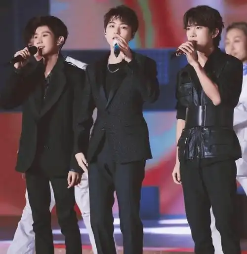 王俊凯王源跨年夜上的糖