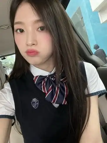 240616 自拍一则  在fromm更新了校服自拍