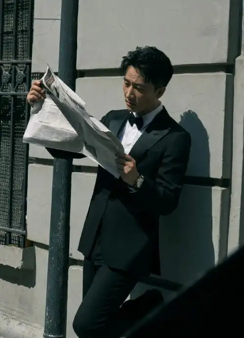 sense news##黄轩上海街头复古大片