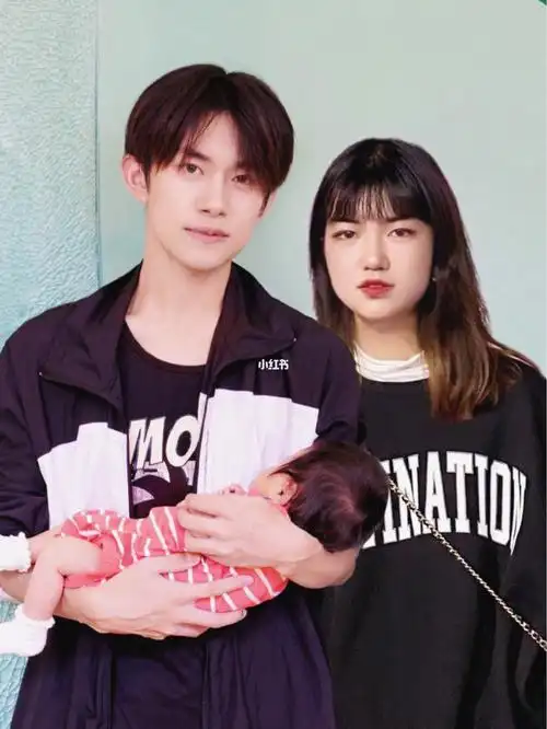 易烊千玺跟她老婆真是绝配!我太嗑她们了!不演了 也就p了半个小时吧