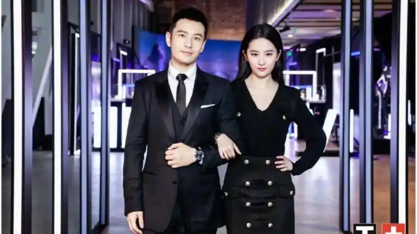 刘亦菲同框黄晓明黑色西装搭配完全看不出31岁了